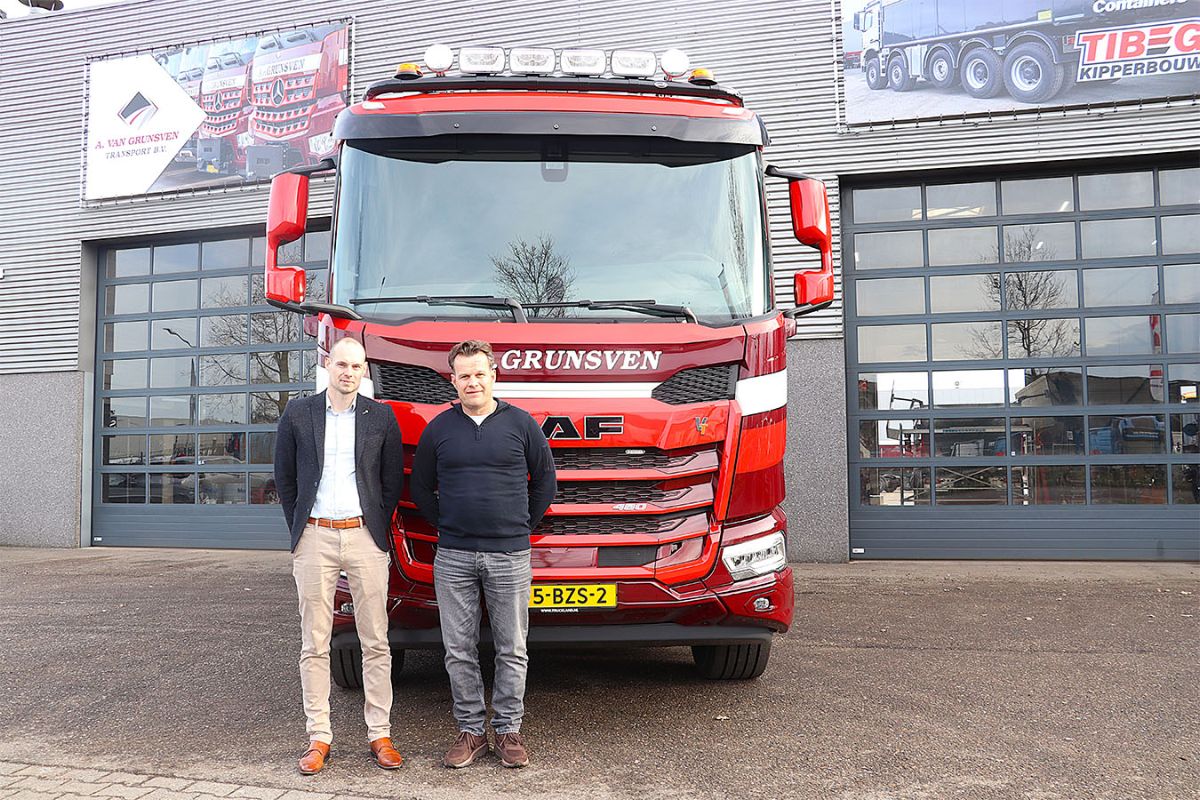 Primeur voor Van Grunsven Transport met eerste NGD DAF XF-en van Truckland